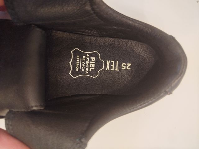 Zapatos escolares niñ@, tallas 25 y 26.