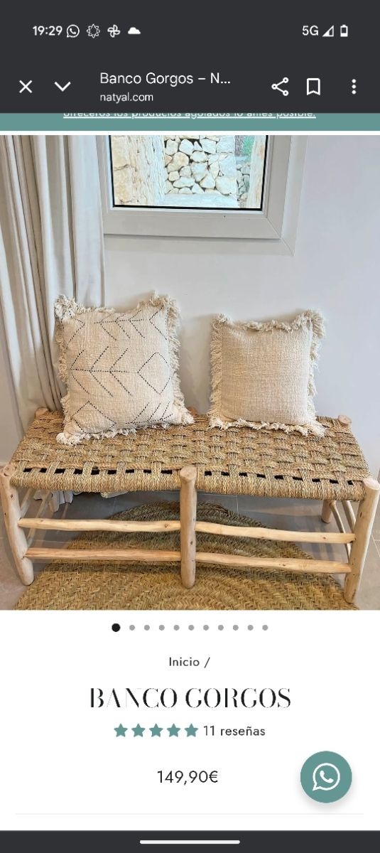 Banco de madera con asiento de mimbre