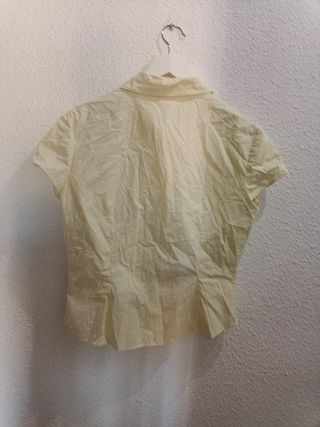 Blusa amarilla manga corta