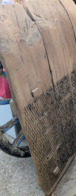 Trillo antiguo de madera pequeño