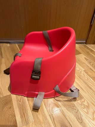 Asiento elevador infantil rojo