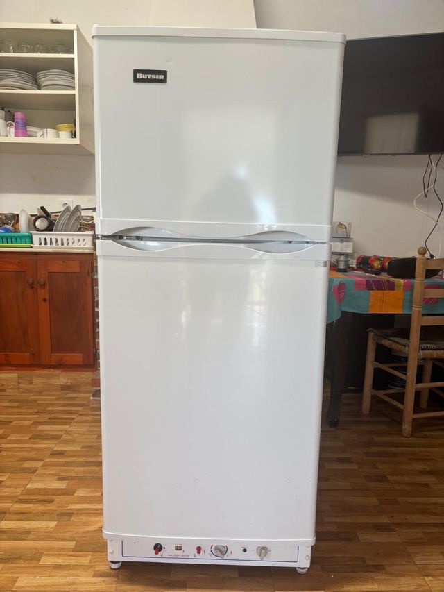 Nevera Butsir - Gas y eléctrica - Perfecto estado