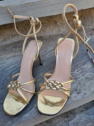 Sandalias Zara Woman doradas