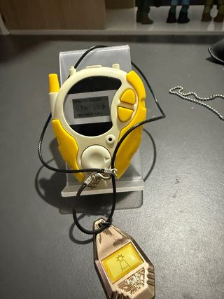 Digivice Amarillo y Medalla