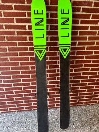 Esquís Line fuera de pista. 152 cm