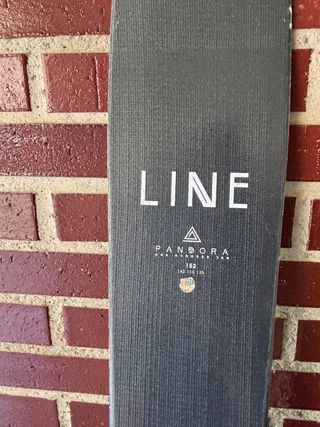 Esquís Line fuera de pista. 152 cm