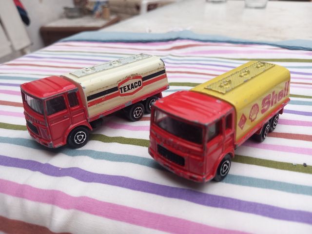 2 autocarri vintage Texaco & Shell