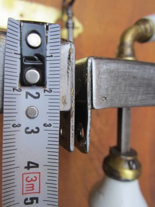 Cerradura antigua superficie, con llave. 