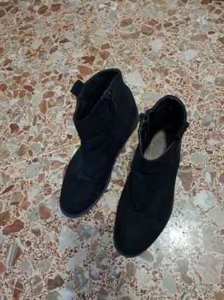 Botines negros mujer