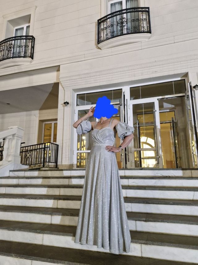 Vestido largo de fiesta gris plateado