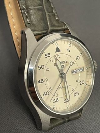 Reloj SEIKO 5 Sport Field “Champagne” SRPJ87K1