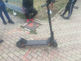 Monopattino elettrico nero