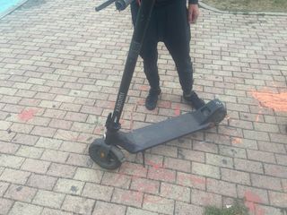 Monopattino elettrico nero