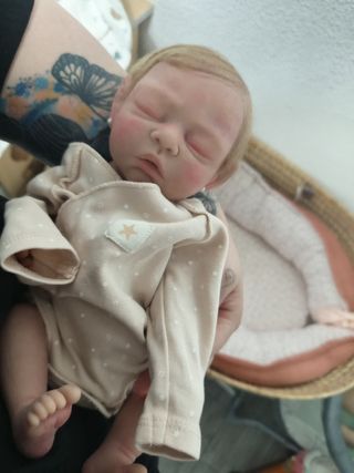 Reborn bebé silicona con sistema de pipi 
