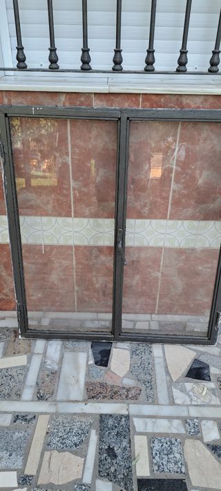 Ventana hierro antigua