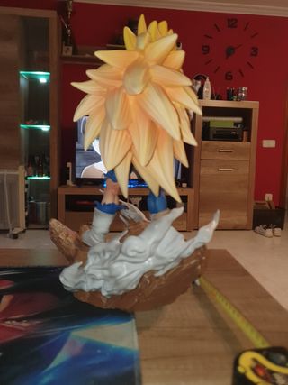 Figura Vegeta Super Saiyan 4
