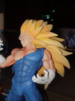 Figura Vegeta Super Saiyan 4