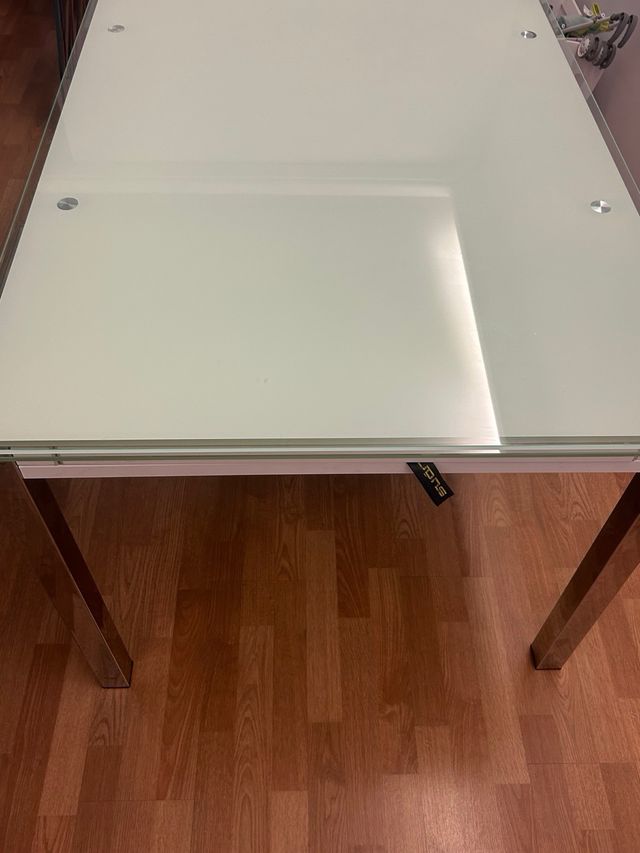 Mesa cristal metal extensible