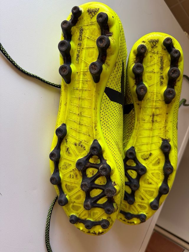 Botas fútbol Adidas amarillas