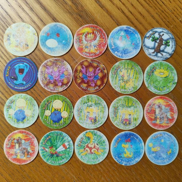 Mix 64 tazos Pokémon + Portatazos Beyblade