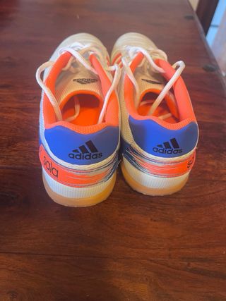 Zapatillas Adidas Sala blancas y naranjas