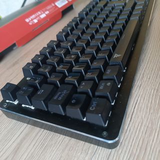 Teclado y ratón, alfombrilla 