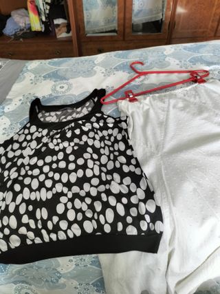 Falda blanca con goma en la cintura