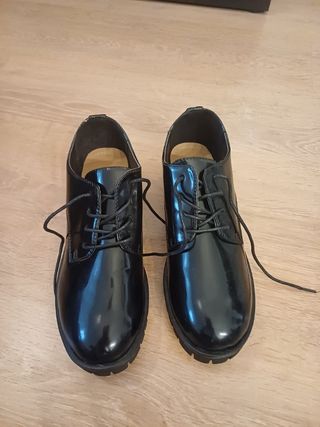 Zapatos charol negros - suela track