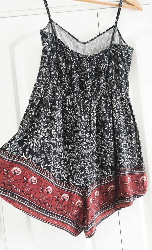 Mono corto Stradivarius - Burdeos y negro