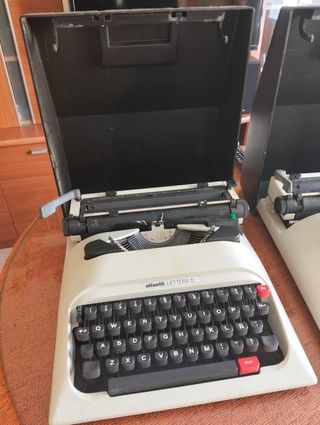 Olivetti Lettera 12: Máquina de escribir