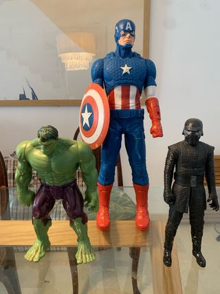 3 Muñecos: Hulk, Capitán América, Kylo Ren