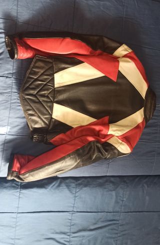 Cazadora Levior cuero roja-negra, T-38