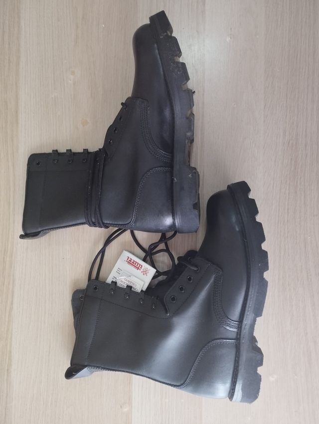 Botas militares negras iturri