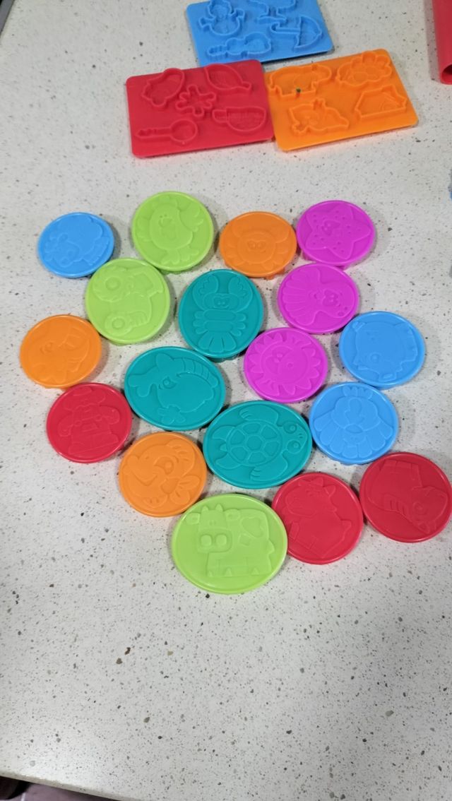 Play-Doh:Fabrica pasta y 60 Accesorios plastilina