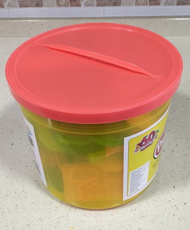 Play-Doh:Fabrica pasta y 60 Accesorios plastilina