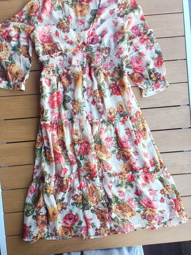 Vestido midi Stradivarius estampado floral