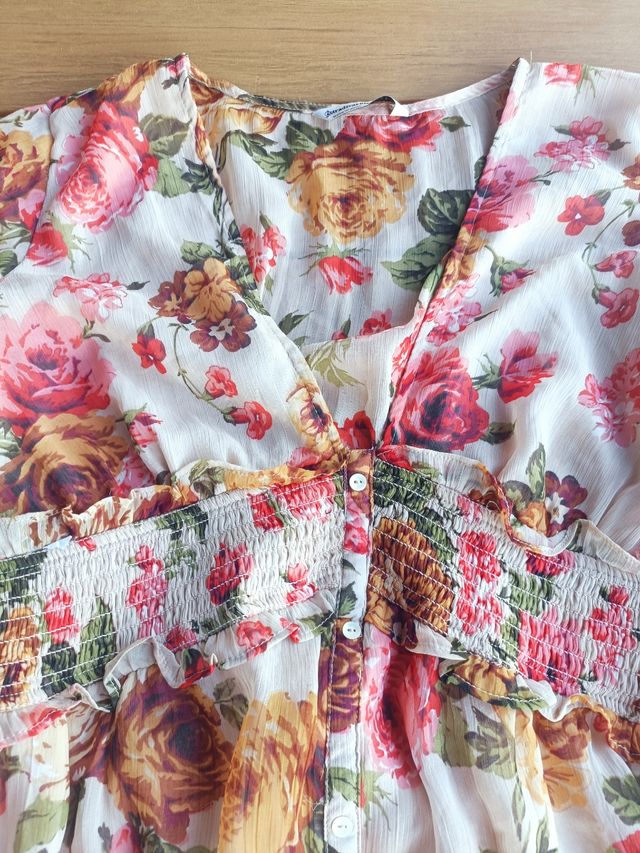 Vestido midi Stradivarius estampado floral