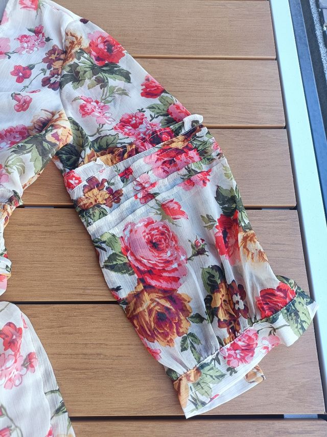 Vestido midi Stradivarius estampado floral