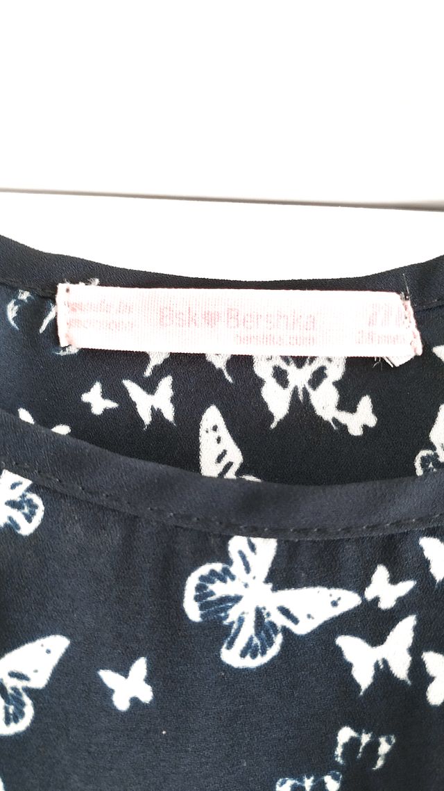 Blusa azul marino mariposas - top corto