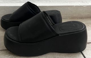 Sandalias cuñas H&M
Talla: 39.
