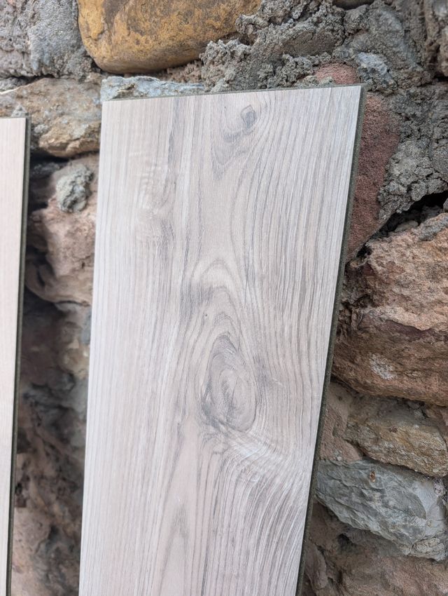 Suelo laminado efecto madera natural