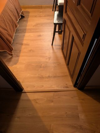 Suelo laminado efecto madera natural