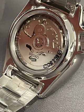Reloj SEIKO 5 Sport “Black Sunray” SRPE55K1
