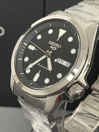 Reloj SEIKO 5 Sport “Black Sunray” SRPE55K1