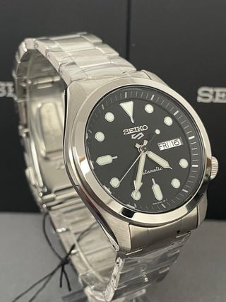 Reloj SEIKO 5 Sport “Black Sunray” SRPE55K1