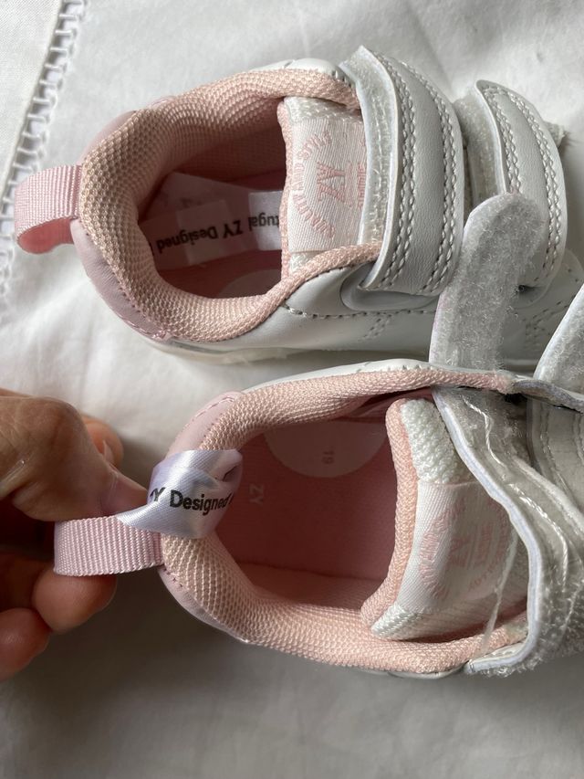 Zapatillas bebé piel blancas rosa