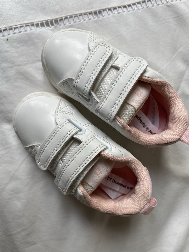 Zapatillas bebé piel blancas rosa