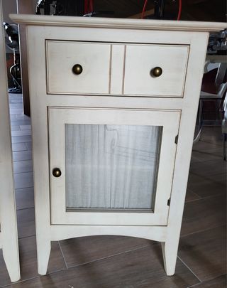 Conjunto dormitorio: cómoda, mesita y perchero