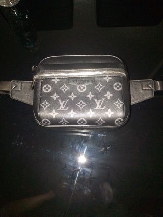 Bandolera Louis Vuitton negra