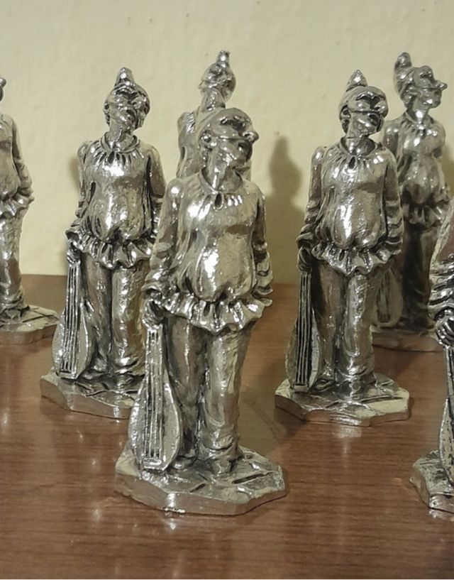 16 Pulcinella in resina (8 cm)